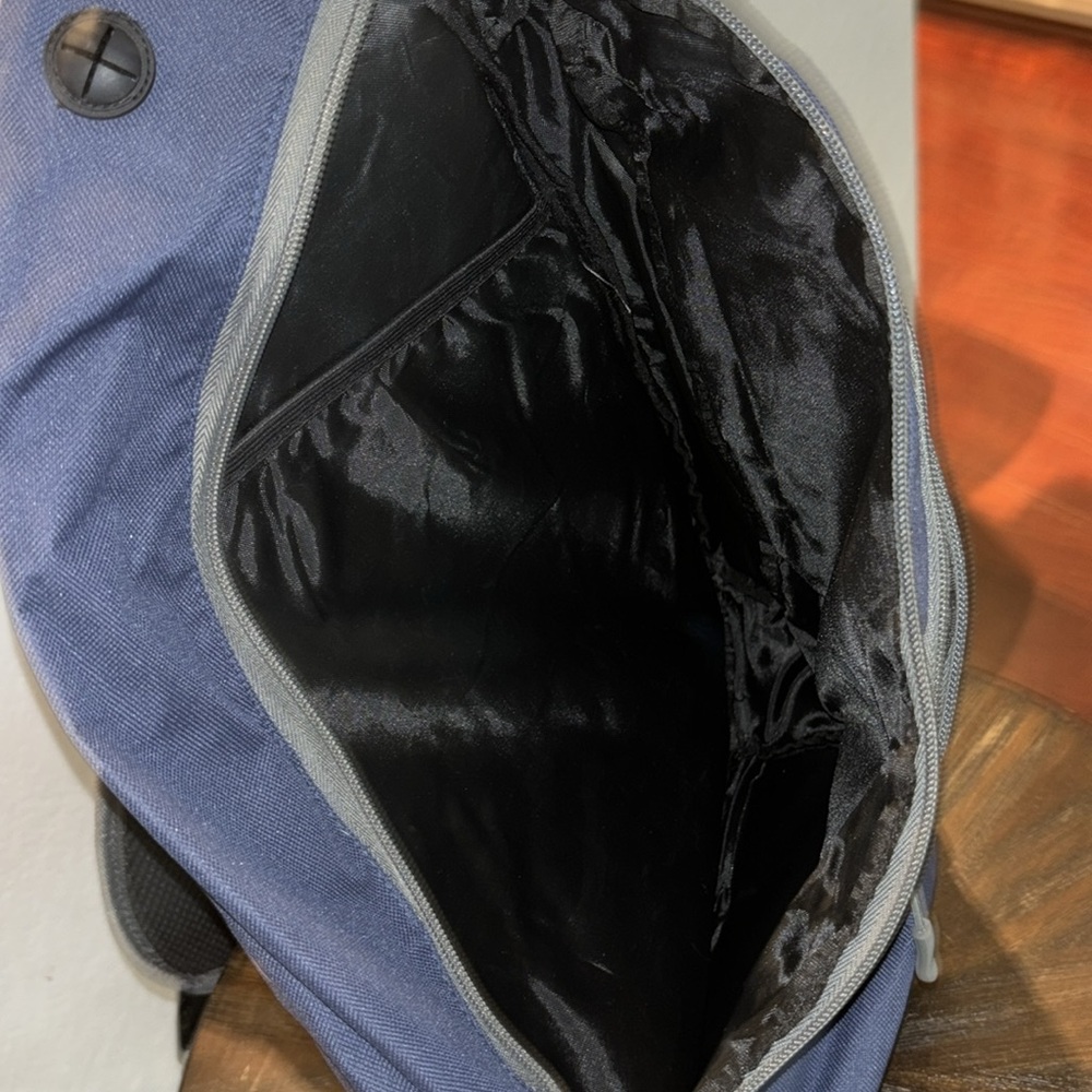 Disney Castaway Club Bag - Picture 4 of 4